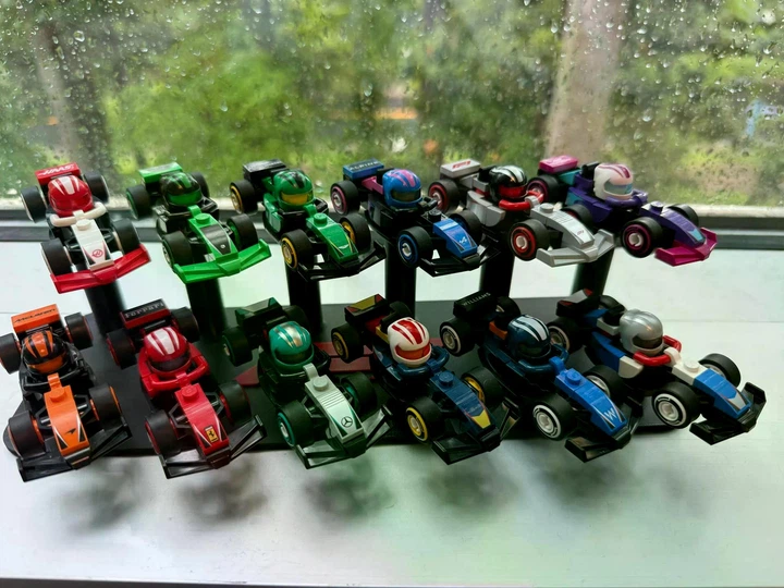 Стенд Подставка для 12 Конструкторов (6х6) Minifigures Мини