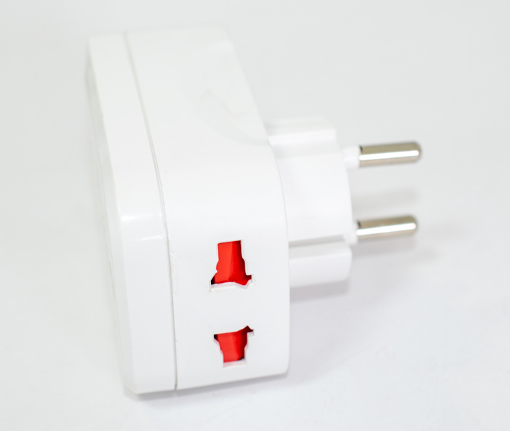 Мережевий розгалужувач Travel Adaptor 823 трійник з 2 usb виходами в розетку (5520) - Фото 3 Мережевий розгалужувач Travel Adaptor 823 трійник з 2 usb виходами в розетку (5520) - зображення 3