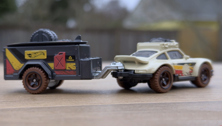 Машинка Базова Hot Wheels Porsche 911 Off-Roader з Причіпом Track