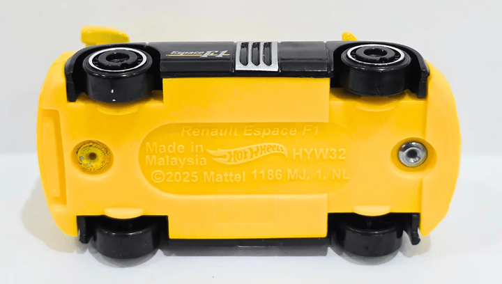 Машинка Базовая Hot Wheels Renault Espace F1 Modified 1:64 HYW32