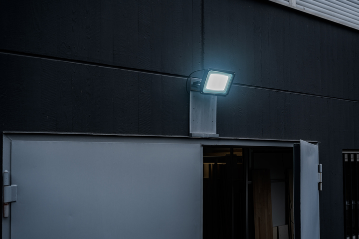 Reflektor LED Brennenstuhl Floodlight 50 w LED 865 IP 65  5800 lm (4007123684885) - obraz 2