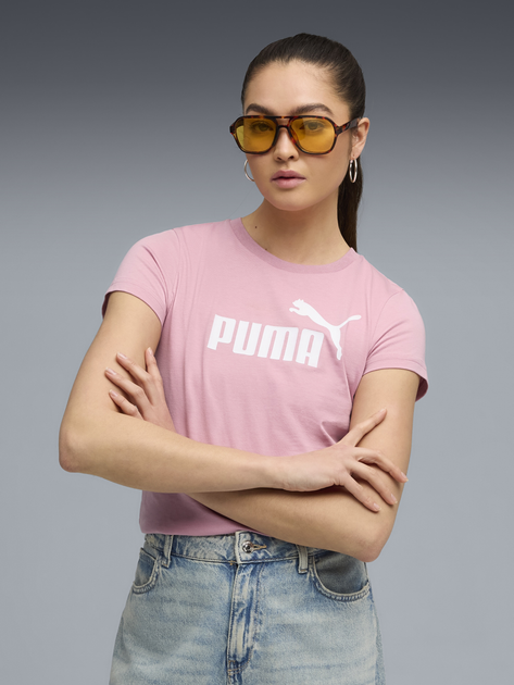Футболка бавовняна жіноча Puma Essentials Foundation 68237165 M Poised Pink з принтом (4069157670135) - зображення 1