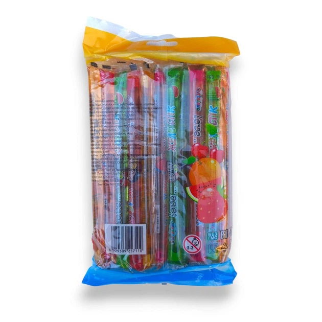 Жас жігіттермен жетілген әйелдердің фотосуреттері.