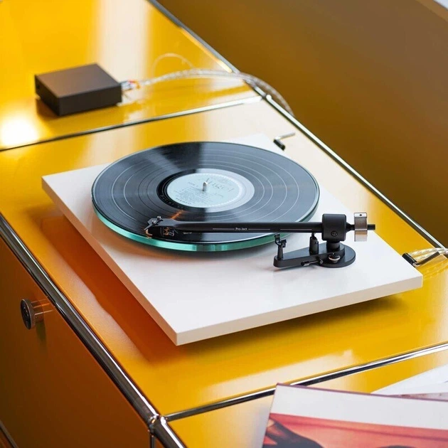 Програвач вінілу Pro-Ject T2 Satin White з картриджем Rainier - зображення 4
