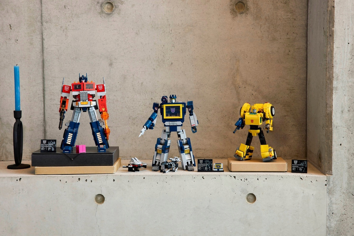 Zestaw klocków LEGO Icons Transformers: Soundwave 1505 elementów (10358) - obraz 7