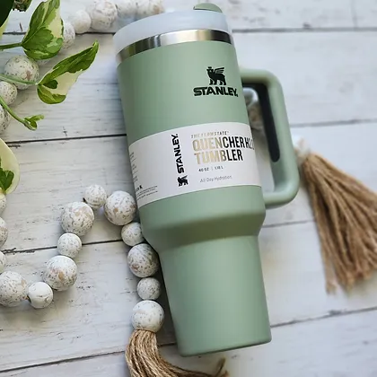 Термос термокружка Stanley Quencher H2.0 Tumbler из нержавеющей стали Олива 1,18 л KT6007801 - Фото 5 Термос термокружка Stanley Quencher H2.0 Tumbler из нержавеющей стали Олива 1,18 л KT6007801 - изображение 5