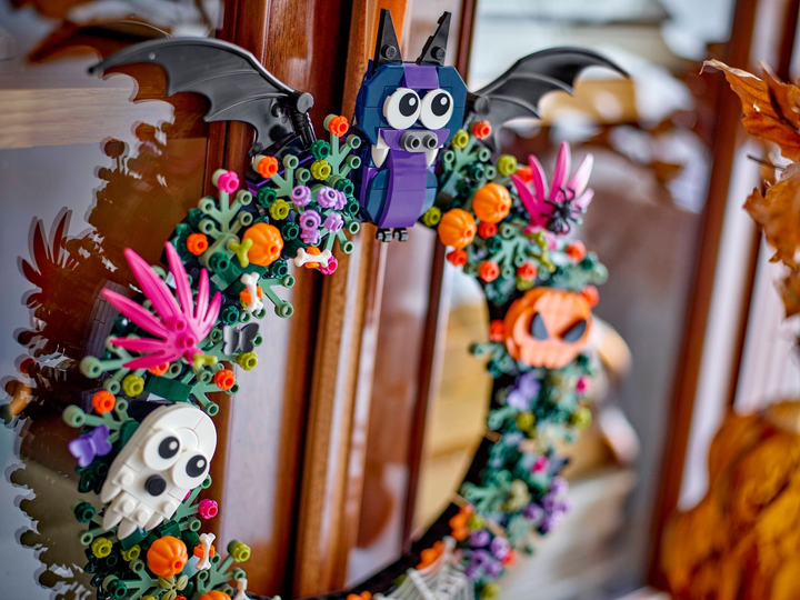 Zestaw klocków LEGO Wieniec na Halloween 617 elementów (40825) - obraz 5
