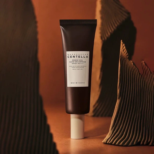 Солнцезащитная сыворотка с пробиотиками Skin1004 Madagascar Centella Cica Glow Sun Ampoule SPF50+ 50 ml - изображение 2