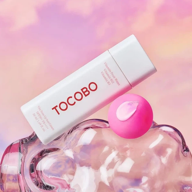 Вітамінний легкий сонцезахисний крем для обличчя Tocobo Vita Tone Up Sun Cream, SPF 50+ PA++++, 50 мл - Фото 3 Вітамінний легкий сонцезахисний крем для обличчя Tocobo Vita Tone Up Sun Cream, SPF 50+ PA++++, 50 мл - зображення 3