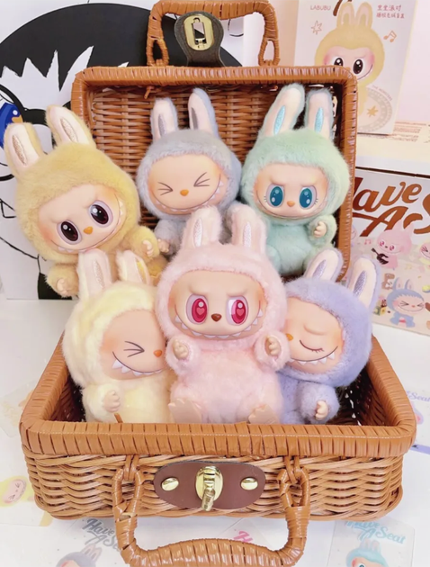 Мягкая игрушка Лабубу Монстры 15см Pop Mart Labubu Art The Monsters плюшевый брелок-сюрприз на рюкзак - изображение 5