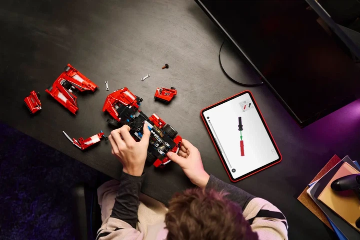 Конструктор LEGO Technic Ferrari FXX K 897 деталей (42212
