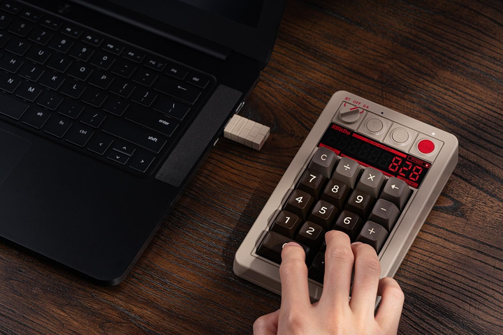 Klawiatura 8BitDo Retro 18 Mechanical Numpad C64 Edition (RET00464) - obraz 7