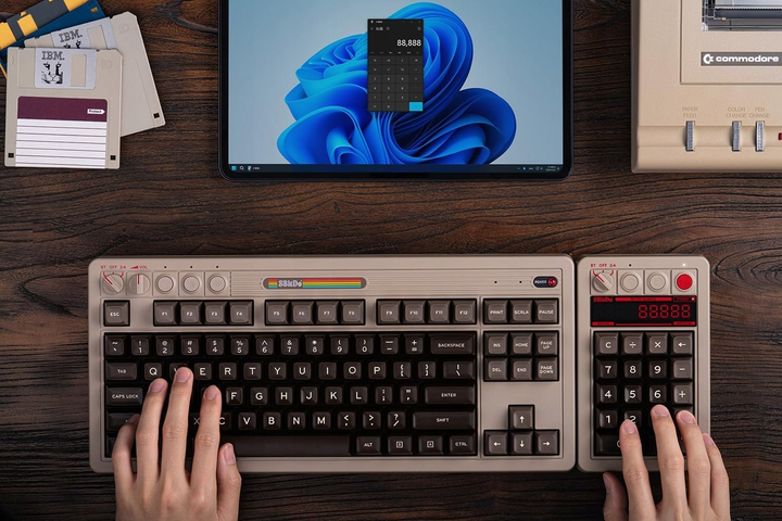 Klawiatura 8BitDo Retro 18 Mechanical Numpad C64 Edition (RET00464) - obraz 10
