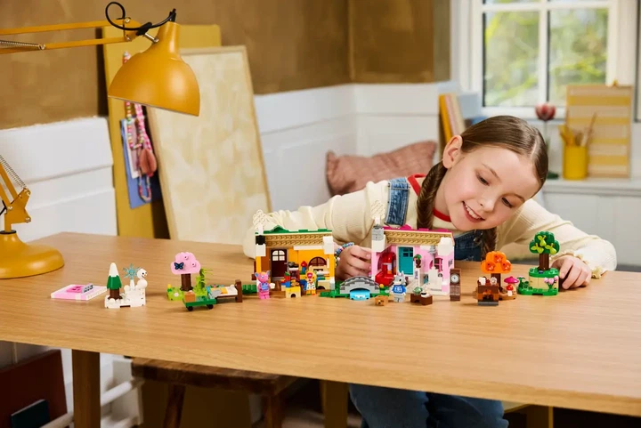 Конструктор LEGO Animal Crossing Творческие дома: сезоны развлечений 814 деталей (77057) - изображение 7
