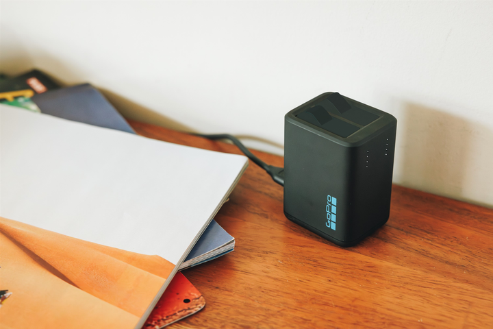 Podwójna ładowarka GoPro Dual Battery Charger do HERO13 Black (AEDBD-201-EU) - obraz 3