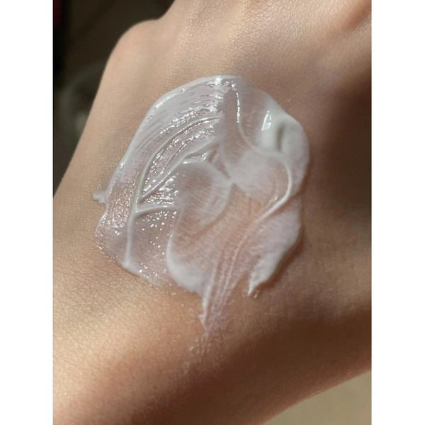Минеральный солнцезащитный крем Isntree Hyaluronic Acid Natural Sun Cream SPF 50+ PA++++ 50 мл - изображение 2