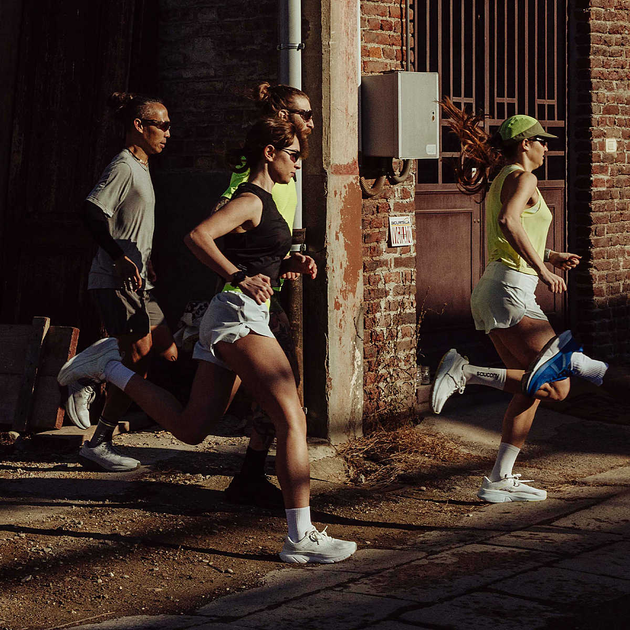Жіночі кросівки для бігу Saucony Guide 18 S10998-100 39 Чорні (195020775851) - зображення 8