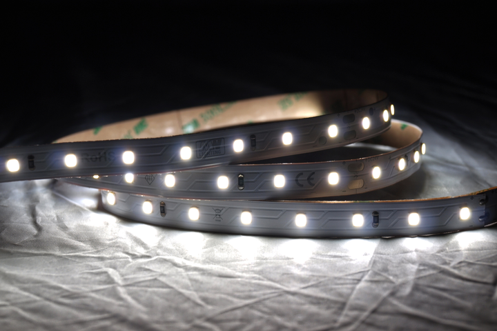 Tasma LED MW Lighting UHQ 6 W/m 24V 64LED 6000K CRI90 5m (5902135123119) - obraz 2