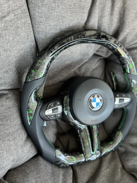 Руль из кованого карбона BMW M с зелеными акцентами и LED-экраном для серии F - изображение 3