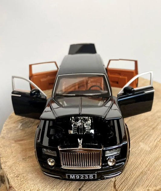 Модель автомобиля Rolls Royce Phantom 1:24. Звук+свет эффекты