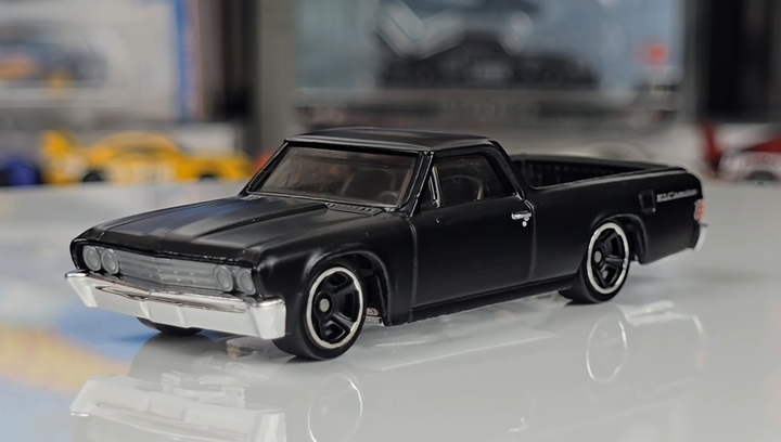 Машинка Базовая Hot Wheels Chevy El Camino 1967 Fast & Furious Screen Time 1:64 HYY83 Black - изображение 2