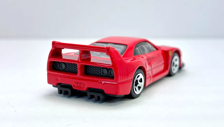 Машинка Базова Hot Wheels Ferrari F40 Competizione Exotics 1:64