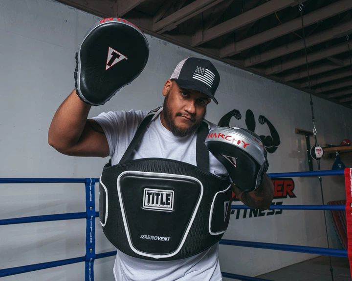 Лапи боксерські TITLE Boxing Aerovent Anarchy Punch Mitts Black/Silver - изображение 4
