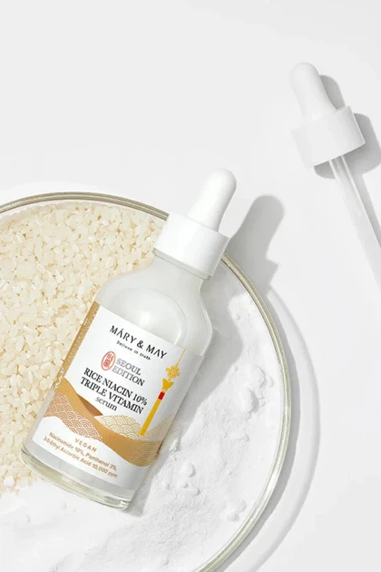 Осветляющая сыворотка Mary&May Rice Niacin 10% Triple Vitamin Serum с ниацинамидом 10% и рисом 80 мл (8809670682682) - Фото 2 Осветляющая сыворотка Mary&May Rice Niacin 10% Triple Vitamin Serum с ниацинамидом 10% и рисом 80 мл (8809670682682) - изображение 2