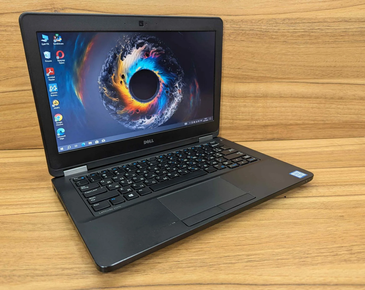 Нетбук Dell Latitude E5270 / 12.5" (1366x768) TN / Intel Core i5-6200U (2 (4) ядра по 2.3 - 2.8 GHz) / 8 GB DDR4 / 240 GB SSD / Intel HD Graphics 520 / WebCam / Windows 10 б/у - изображение 4
