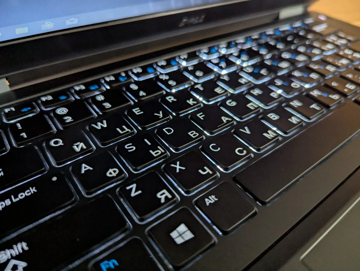 Нетбук Dell Latitude E5270 / 12.5" (1366x768) TN / Intel Core i5-6200U (2 (4) ядра по 2.3 - 2.8 GHz) / 8 GB DDR4 / 240 GB SSD / Intel HD Graphics 520 / WebCam / Windows 10 б/у - изображение 6