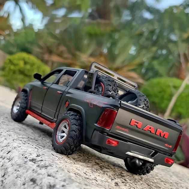 Модель автомобіля Dodge Ram TRX. Металева інерційна машинка Додж