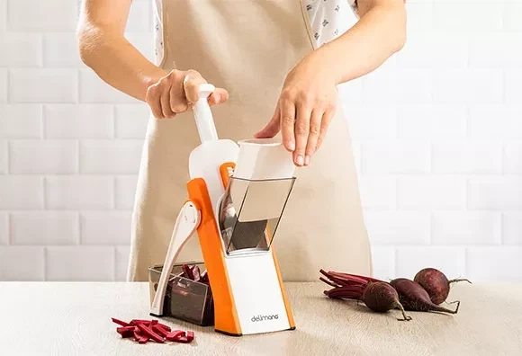 Универсальная овощерезка для овощей, фруктов с контейнером TS Kitchen Mandoline safe slice Оранжевая brava-o - Фото 4 Универсальная овощерезка для овощей, фруктов с контейнером TS Kitchen Mandoline safe slice Оранжевая brava-o - изображение 4