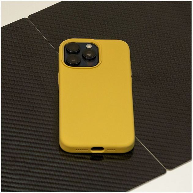Панель Evelatus Premium Soft Touch Silicone Case для Apple iPhone 15 Pro Gold (EVEAPP15PRPSCG) - зображення 5