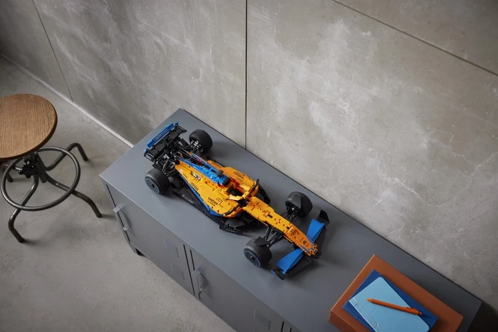Конструктор Technic Перегоновий автомобіль McLaren Formula 1, 1432 деталей (2994250314094) - зображення 4