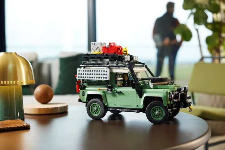 Конструктор Icons Land Rover Classic Defender 90 (10317), 2236 деталей - изображение 3