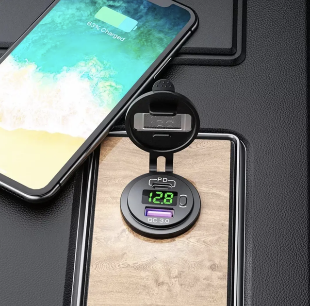 Врезная USB розетка в авто с вольтметром QC 3.0 USB + PD Type-C 12В-24В, зеленая - изображение 5