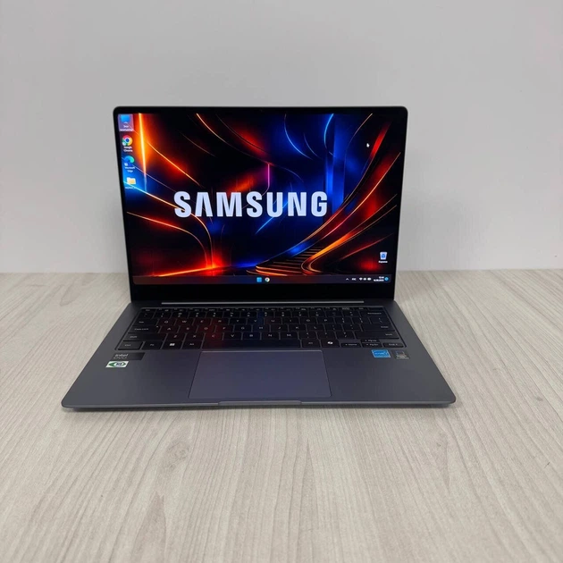 Ультрабук Samsung Galaxy Book4 Pro NP944XGK / 14" (2880x1800) OLED / Intel Core Ultra 7 155H (16 (22) ядер по 1.4 - 4.8 GHz) / 16 GB DDR5 / 1000 GB SSD NVMe / Intel Arc Graphics / WebCam б/у - изображение 2