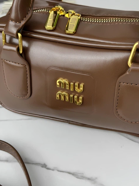 Женская сумка Miu Miu Arcadie Leather Bag коричневый