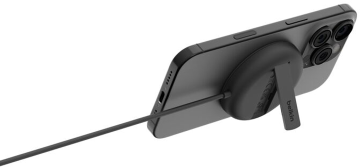 Ładowarka indukcyjna Belkin BoostCharge Pro Qi2 Wireless 15 W Black (WIA011KQBK) - obraz 2