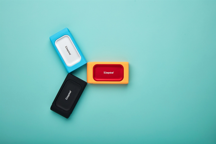 Zestaw pokrowców Kingston XS SSD Rubber Sleeve 3 Pack do przenośnych dysków SSD Kingston XS1000/XS1000R/XS2000 (SNA-XSR1-3P) - obraz 5