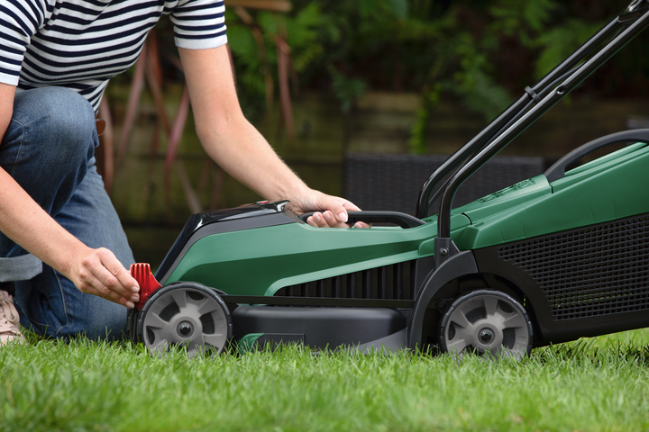 Акумуляторна газонокосарка Bosch CityMower 18V-32-300 + 1 x акумулятор PBA 18V 4.0 Ah + Ящик для трави 31 л + Зарядний пристрій AL 1830 CV (4059952562988) - зображення 6