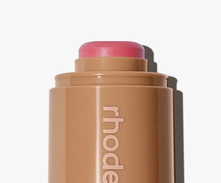 Кремовые румяна с шиммером Rhode "Sprinkle" Pocket blush - Фото 6 Кремовые румяна с шиммером Rhode "Sprinkle" Pocket blush - изображение 6