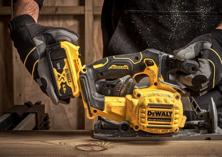 Пила дискова акумуляторна безщіткова DeWalt 165 мм 18 В (DCS565N) - зображення 7