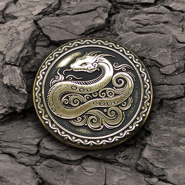 Монета латунная сувенирная подарочная Восточного гороскопа год Змеи с персонализацией – оригинальный талисман и незабываемый подарок Гралекс 15-006-040-06-C - Фото 1 Монета латунная сувенирная подарочная Восточного гороскопа год Змеи с персонализацией – оригинальный талисман и незабываемый подарок Гралекс 15-006-040-06-C - изображение 1