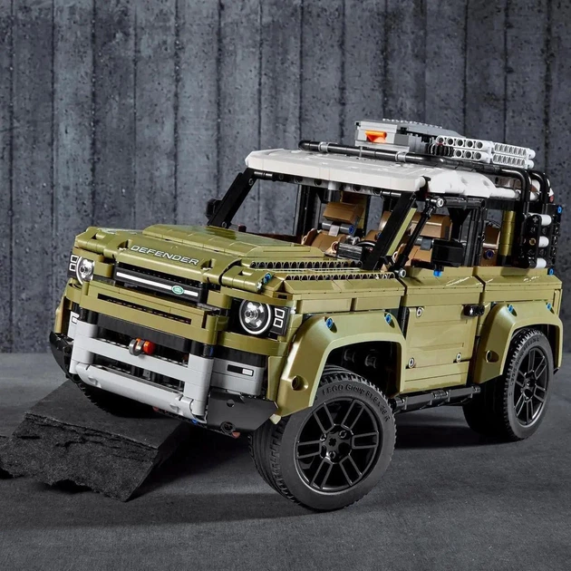 Конструктор Technic Land Rover Defender, 2573 детали, в подарочной коробке - изображение 6