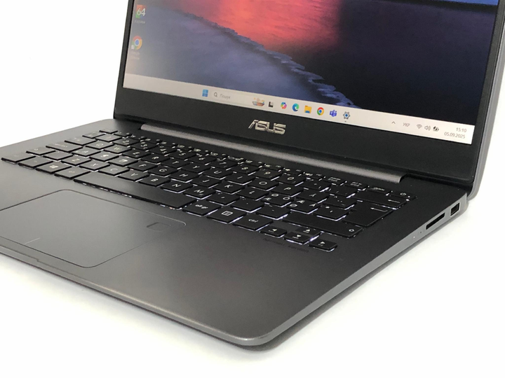 ASUS ZenBook i5-8250U／メモリ8GB／MX150 Купить БВ Ноутбук Asus Zenbook UX331U 13.3 Intel i5-8250U 8