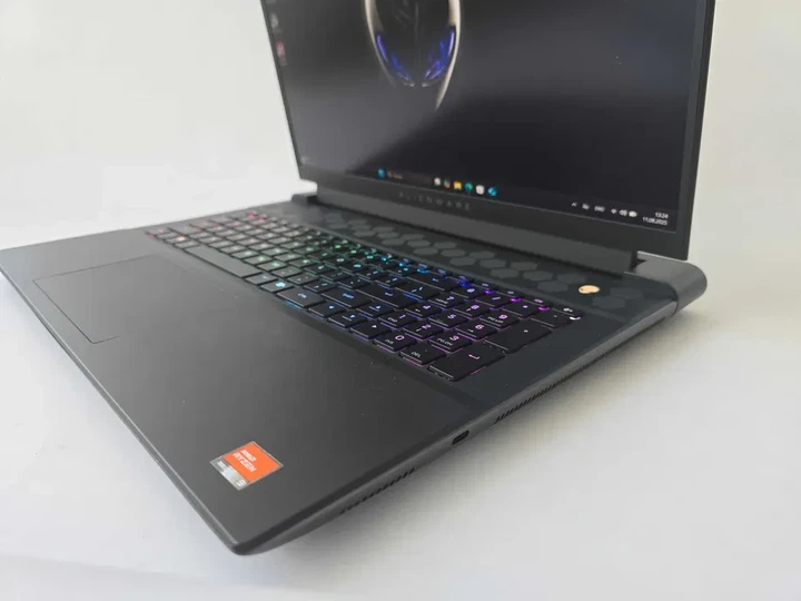 Ноутбук Dell Alienware M18 R1 (2023) R9 7845HX/RTX 4070/RAM 16GB/SSD 1TB/IPS 480Hz Б\В - Б/У - Фото 3 Ноутбук Dell Alienware M18 R1 (2023) R9 7845HX/RTX 4070/RAM 16GB/SSD 1TB/IPS 480Hz Б\В - Б/У - изображение 3