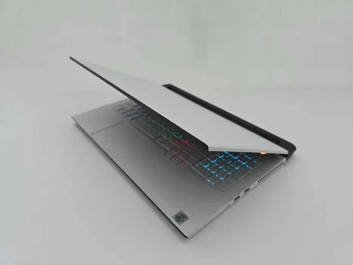 Ноутбук Dell Alienware M17 R3 I7 10870H/RTX 3070/RAM 16GB/SSD 512GB/IPS 360Hz Б\В - Фото 6 Ноутбук Dell Alienware M17 R3 I7 10870H/RTX 3070/RAM 16GB/SSD 512GB/IPS 360Hz Б\В - зображення 6