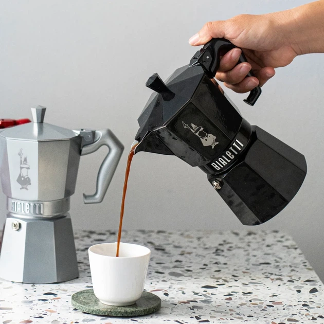 Кофеварка гейзерная для плиты алюминиевая 6 чашек Bialetti черная - изображение 8