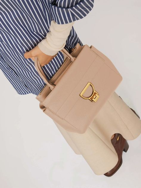 Torebka crossbody damska ze skóry naturalnej mała Coccinelle Arlettis E1MD5180101 N12 Różowa (800070347964) - obraz 2